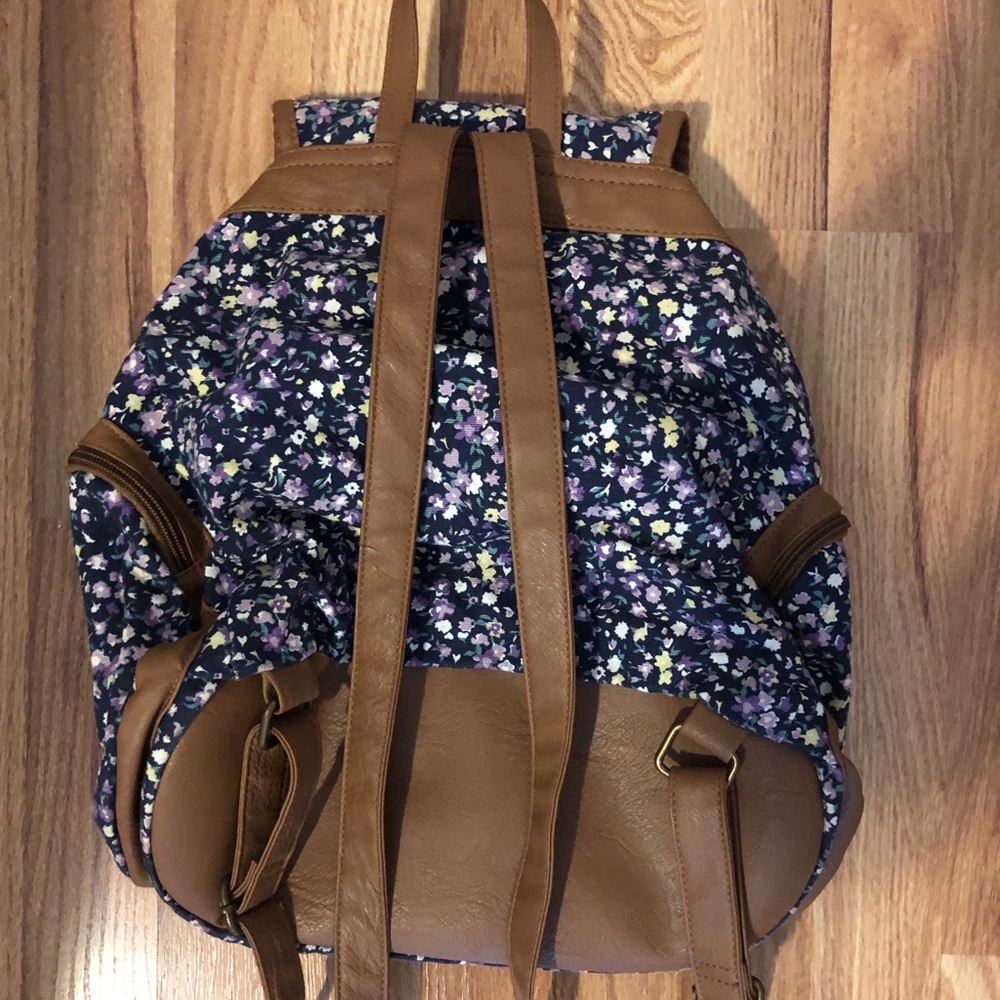 backpack - Picture 2 of 2